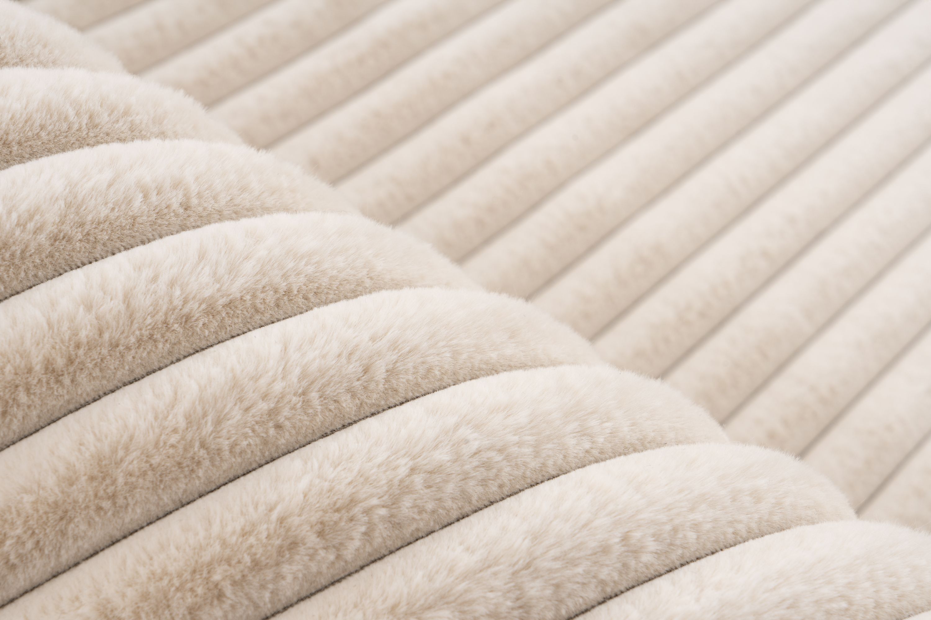 Teppich PLUSH beige