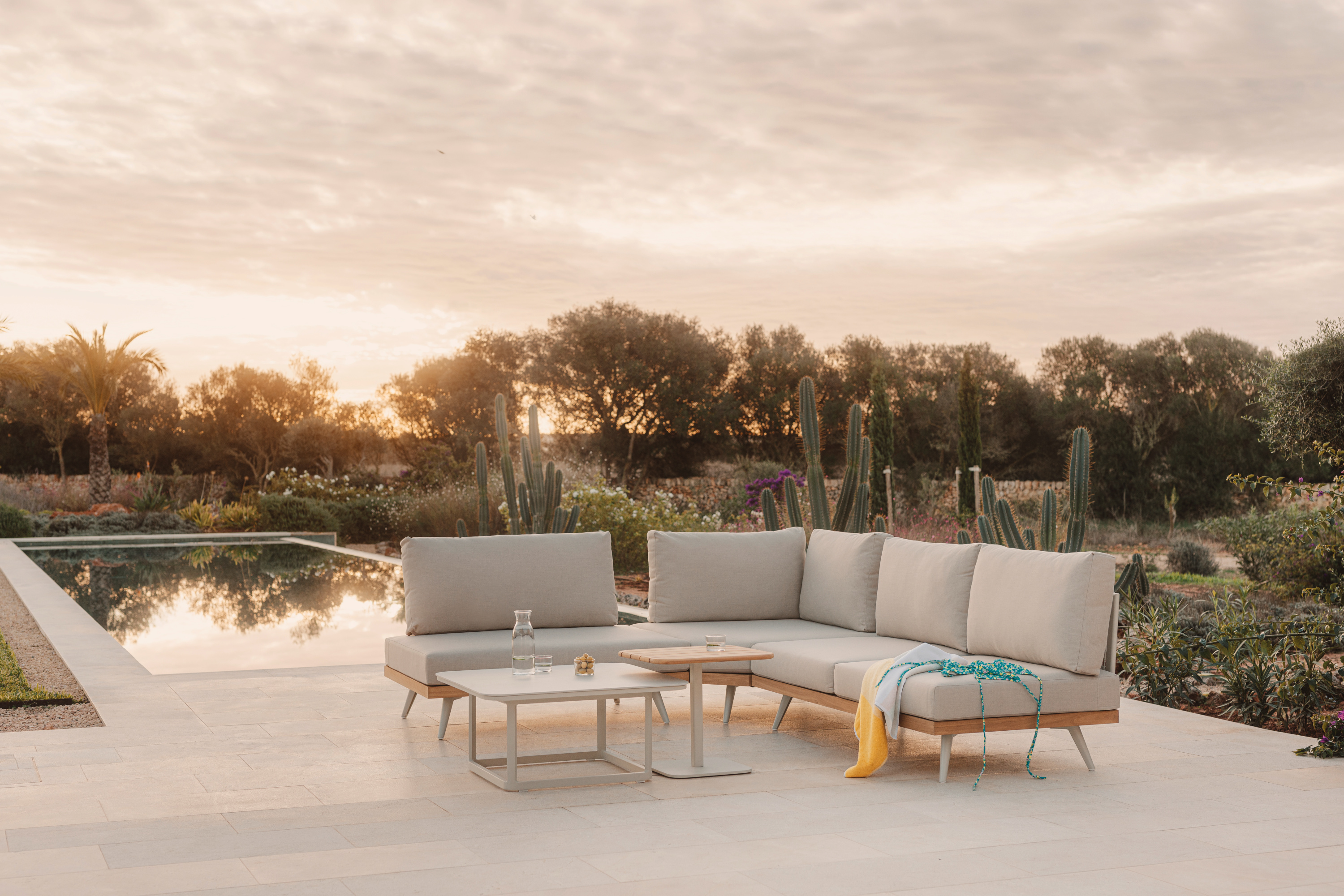 Loungetisch CAVARA