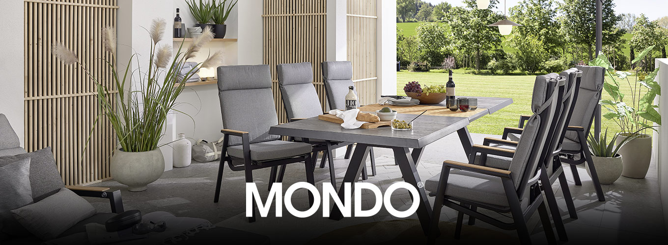 MONDO Garten bei Moebel-Shop - Eine Gartenterrasse mit MONDO Gartenmöbeln in Grau und Anthrazit und einem großen, geöffneten Sonnenschirm in Creme