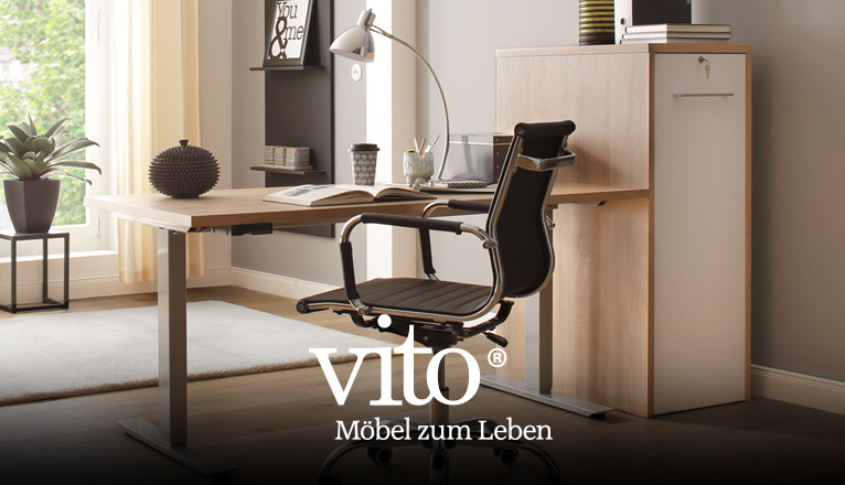 vito Office bei Moebel-Shop - Ein moderner vito Schreibtisch mit Alufüßen und Holzplatte mit passendem vito Büromöbel in einem harmonisch eingerichteten Raum mit Fenster