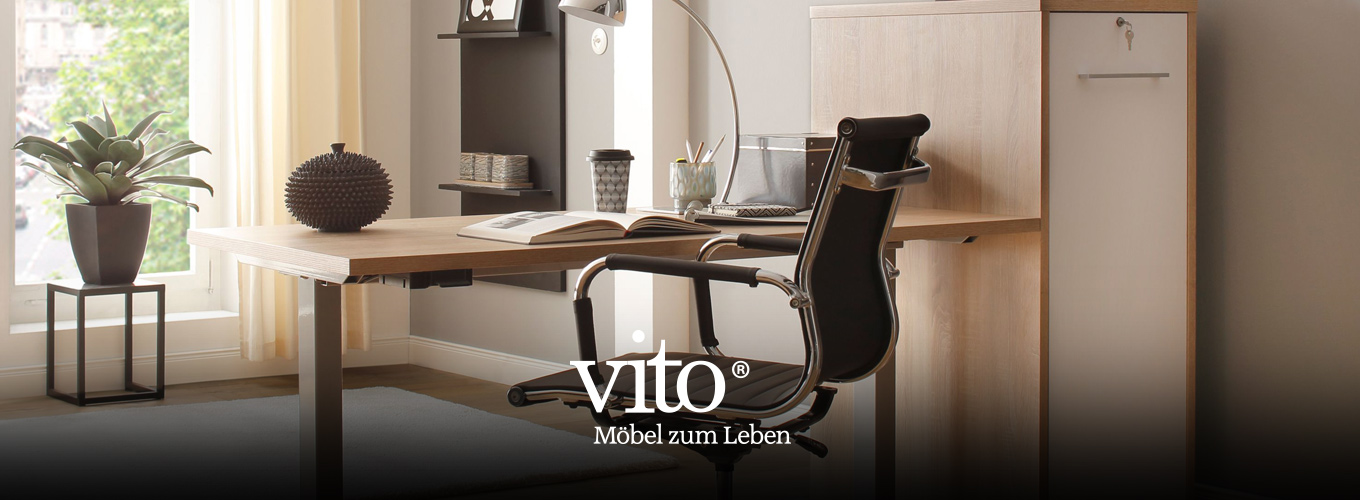vito Office bei Moebel-Shop - Ein moderner vito Schreibtisch mit Alufüßen und Holzplatte mit passendem vito Büromöbel in einem harmonisch eingerichteten Raum mit Fenster
