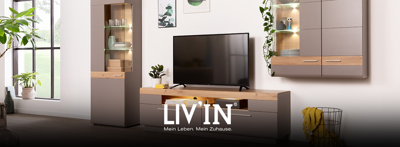 LIV’IN Wohnen bei Moebel-Shop - Wohnwand mit TV-Board, Hängevitrine und beleuchteter Standvitrine in Taupe mit Holzakzenten. Klare Linien und viel Stauraum sorgen für ein modernes, wohnliches Ambiente.