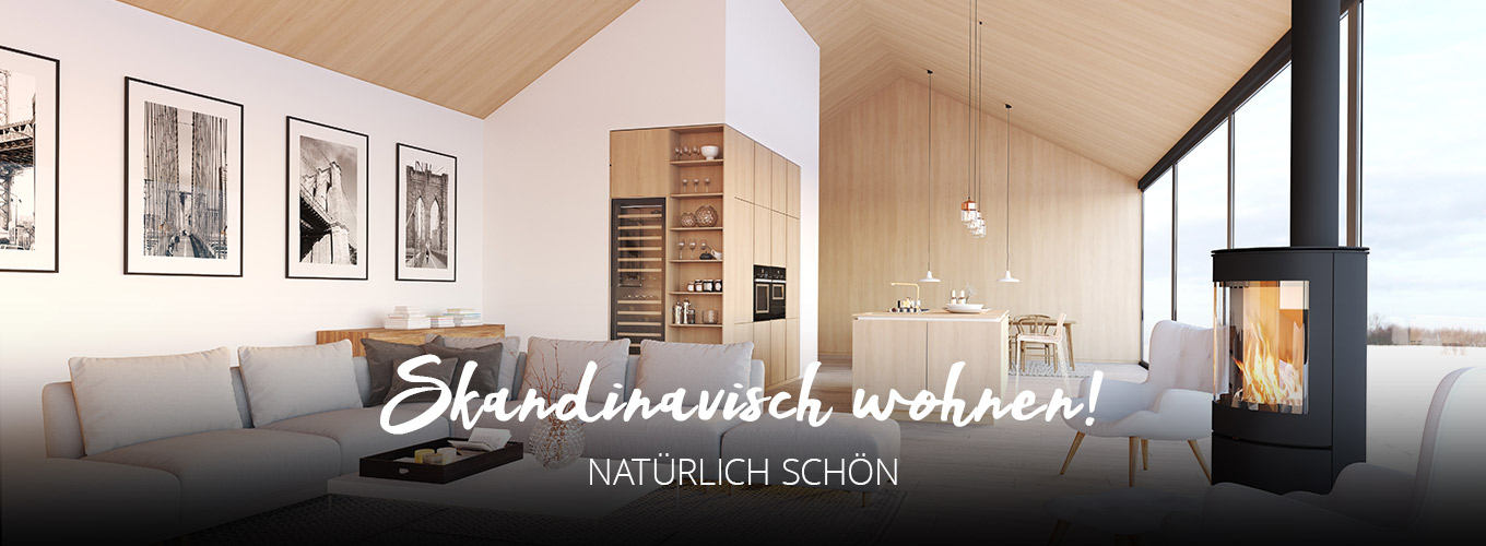 Skandinavisch wohnen! Natürlich & schön - Ein skandinavisch anmutendes Wohn- Esszimmer mit Küche in hellem Holz, ein lodernder Kamin und große Fensterfront, die den schönen Blick auf eine schneebedeckte Landschaft im Außenbreich zulässt.