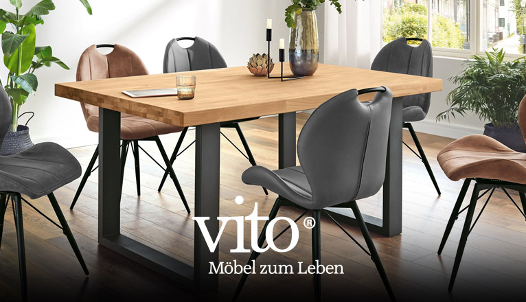 vito Speisen bei Moebel-Shop - Ein vito Esstisch mit Holzplatte und Alugestell mit verschiedenen Polsterstühlen in Anthrazit und Braun, auf dem Tisch stehen passende Vasen und Kerzenhalter