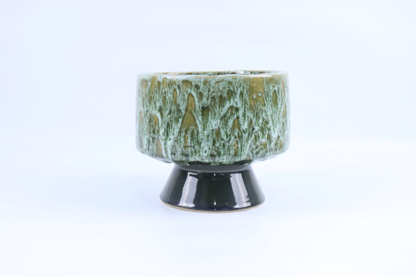 Übertopf auf Fuß in grün aus Terracotta