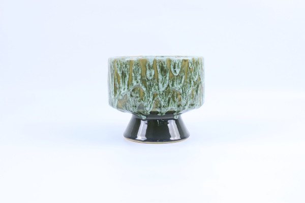 Übertopf auf Fuß in grün aus Terracotta