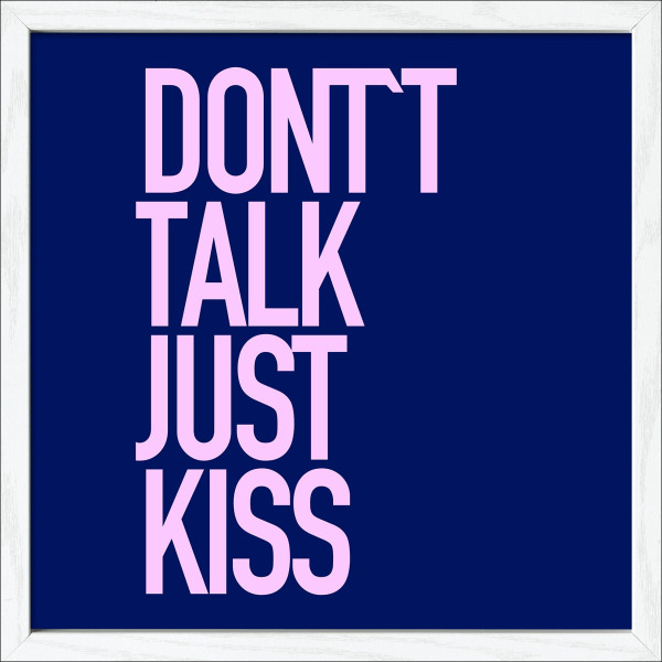 Gerahmtes Bild JUST KISS in mehrfarbig aus Glas satiniert