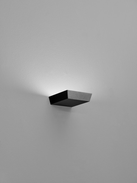 Wandleuchte COR in schwarz aus Aluminium