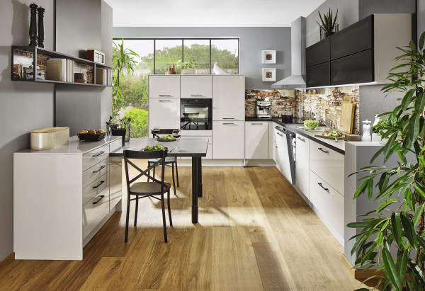 Vorführküche Rolf Weber in cremeweiß aus Dekor