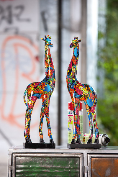 Figur GIRAFFE STREET ART in mehrfarbig aus Kunstharz