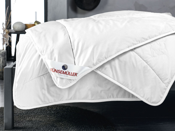 Ganzjahresbett MONO in weiß aus Daune/Feder