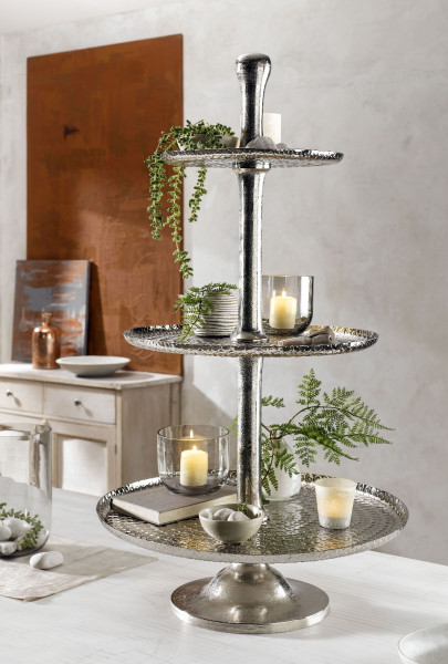 Etagere in silberfarben aus Aluminium