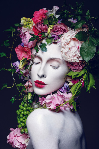 Akustikbild FRAU MIT BLUMEN