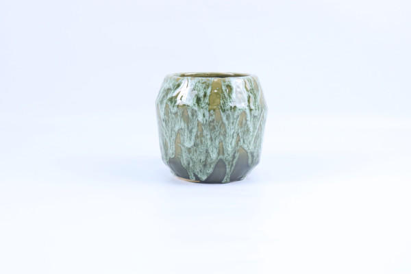 Übertopf in grün aus Terracotta