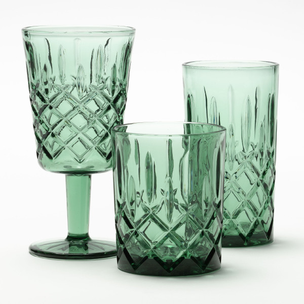 Trinkglas in dunkelgrün aus Glas