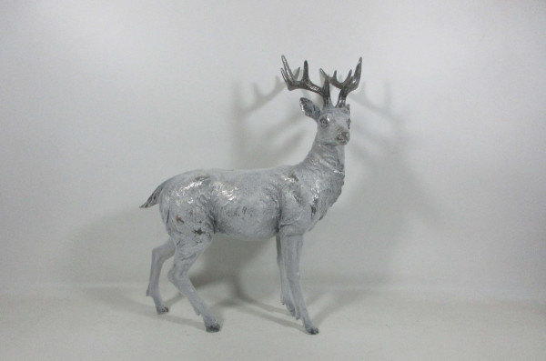Hirsch in grau aus Polyresin