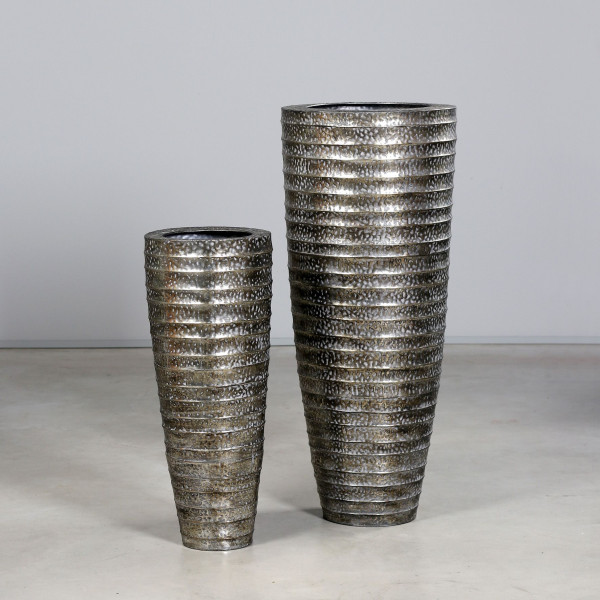 Vase in silberfarben aus Metall