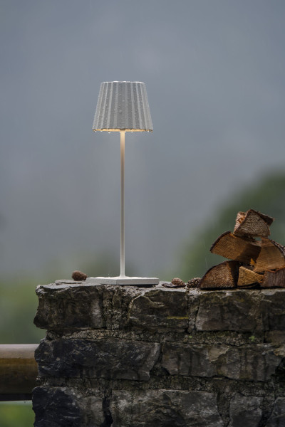 Tischleuchte LED AKKU in weiß aus Aluminium