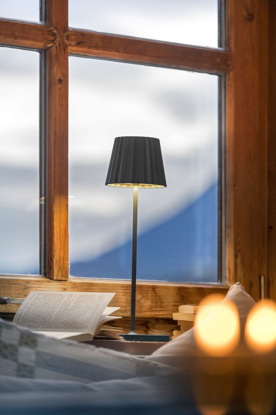 Tischleuchte LED AKKU in schwarz aus Aluminium